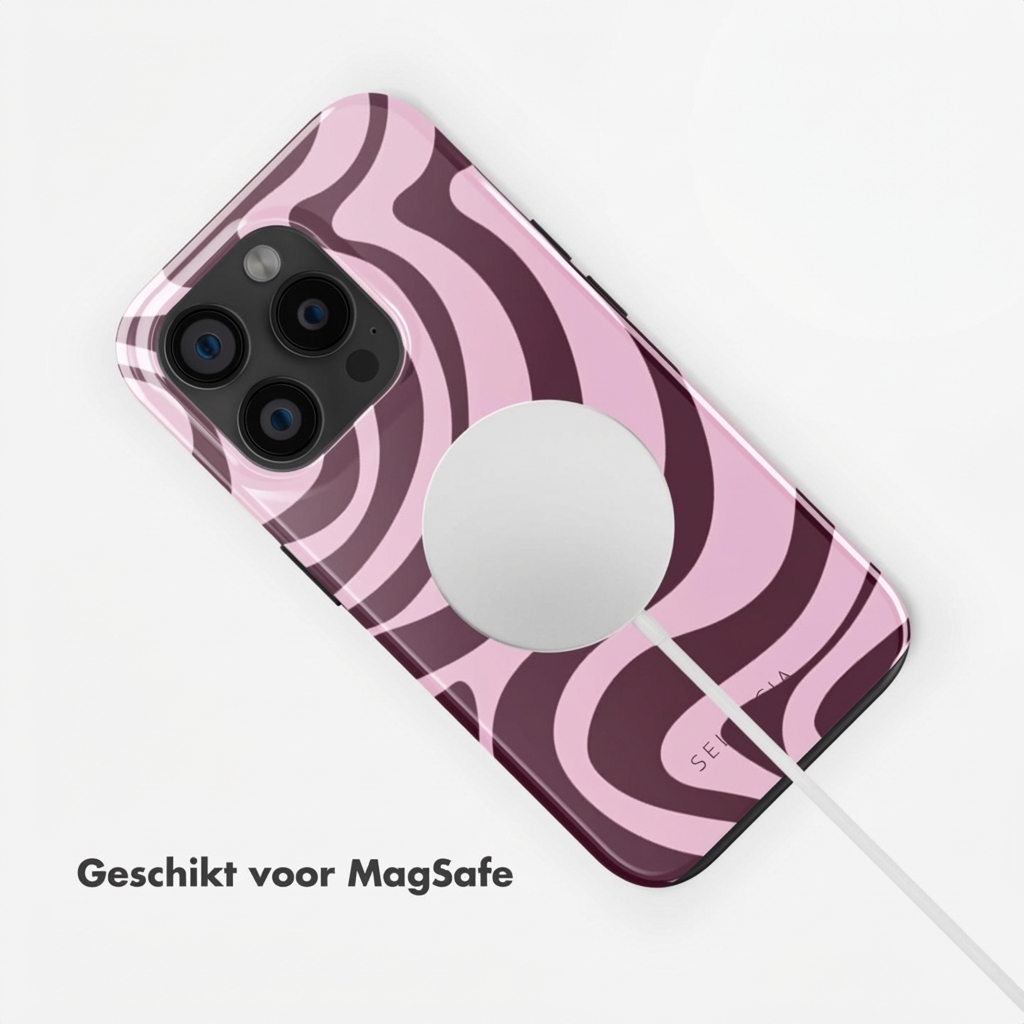 Une coque de téléphone rose à vagues marron et chargeur MagSafe.