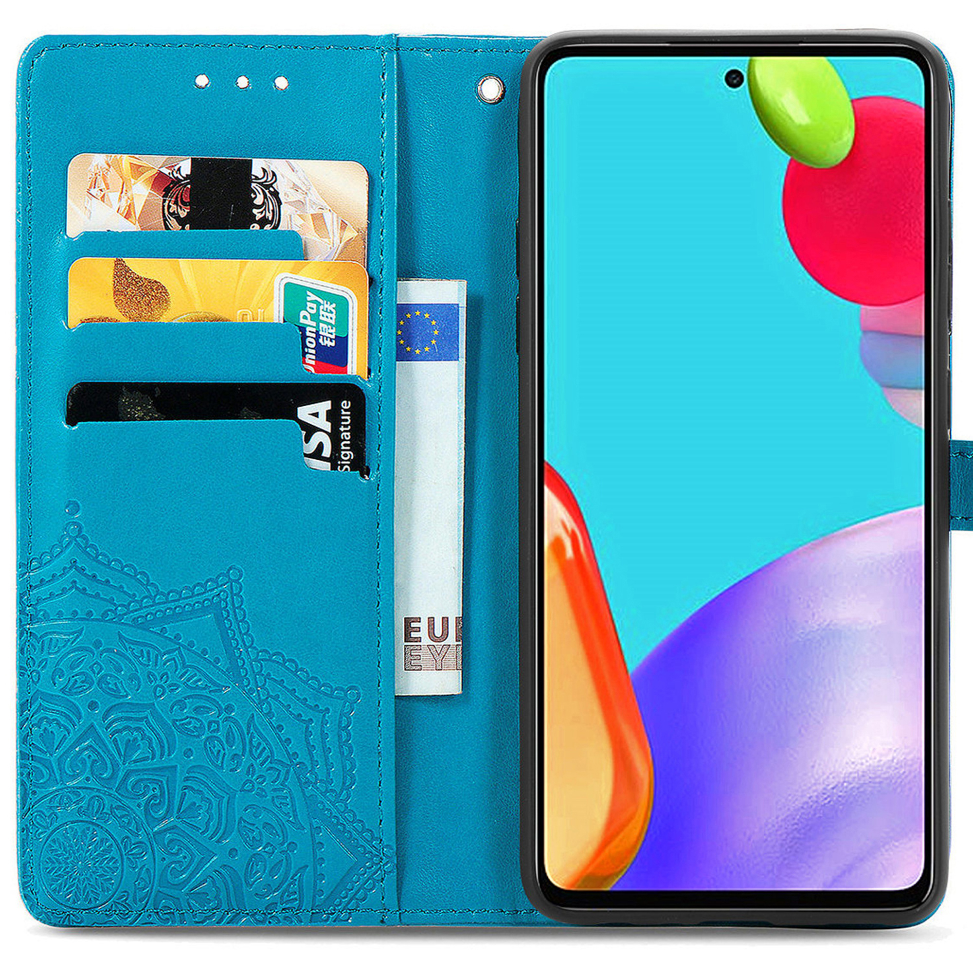 Een teal boekstijl telefoonhoesje met kaartsleuven en een smartphone met kleurrijke schermgraphics.