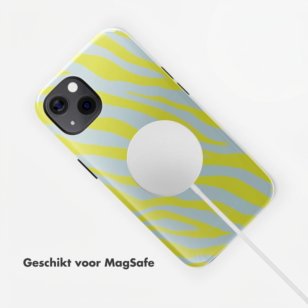 iPhone avec chargeur MagSafe et coque à motif zèbre bleu et jaune.