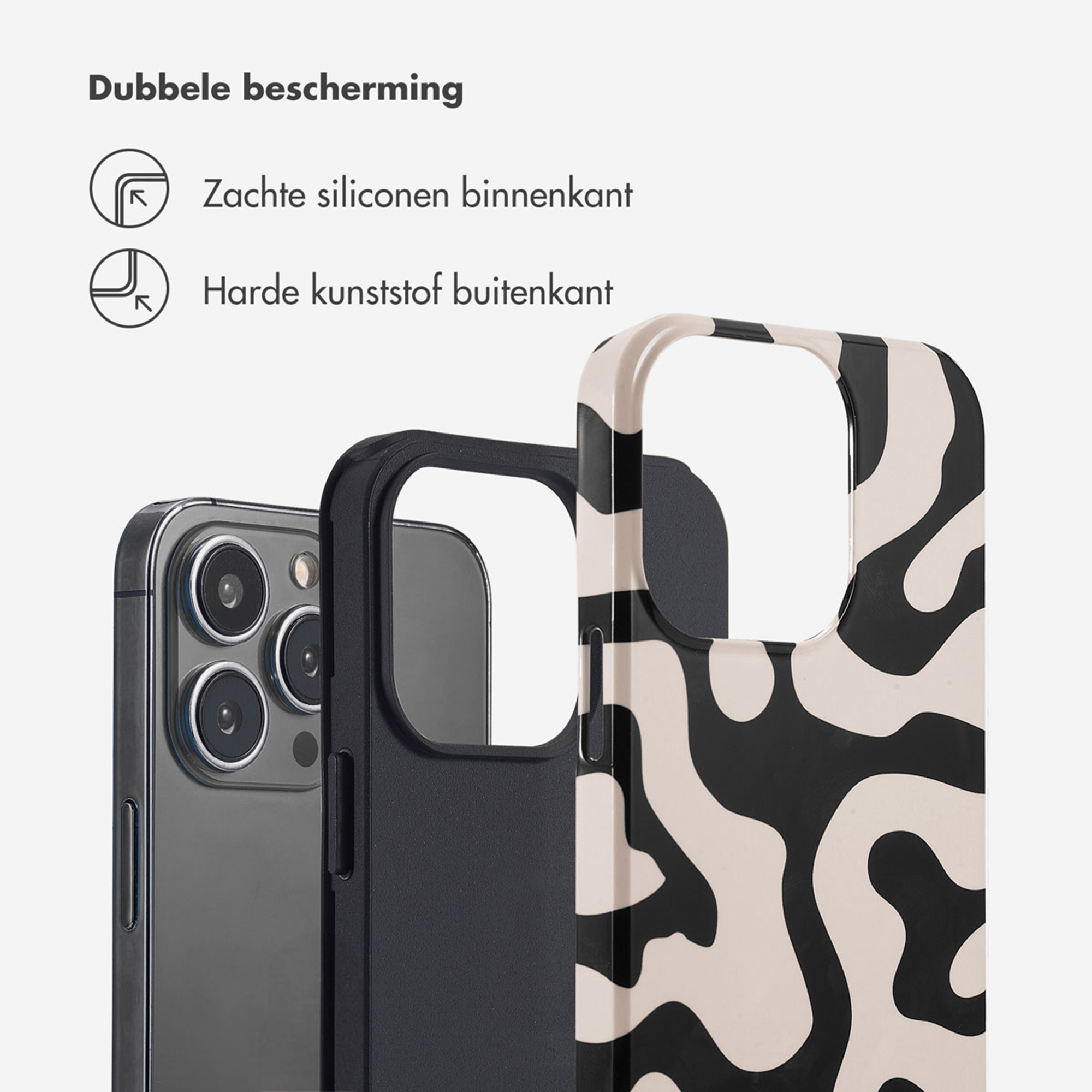Trois coques de téléphone : une transparente, une noire et une à motif.