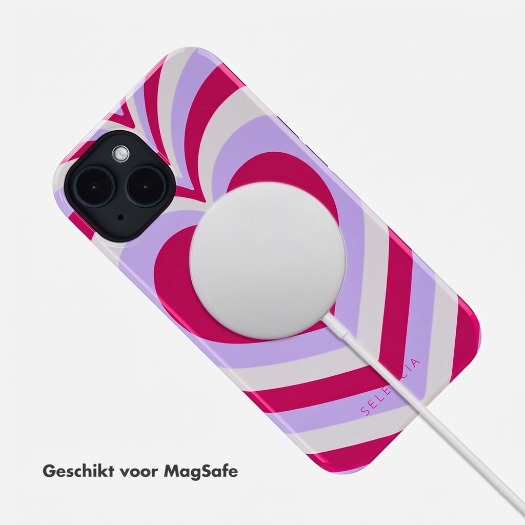 Telefoonhoesje met roze en paars hartjespatroon, MagSafe oplader bevestigd.