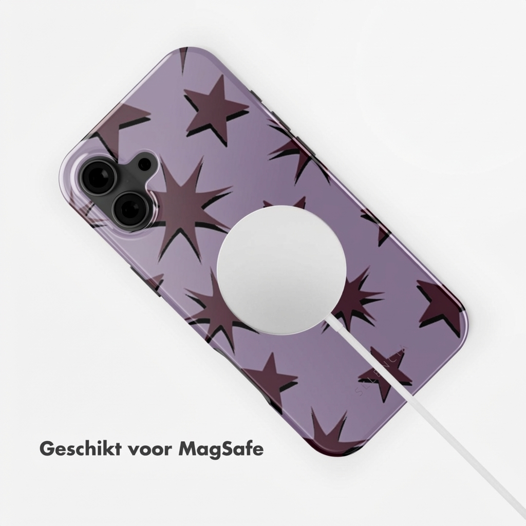 Una cover viola per iPhone con stelle rosso scuro, caricatore MagSafe collegato.