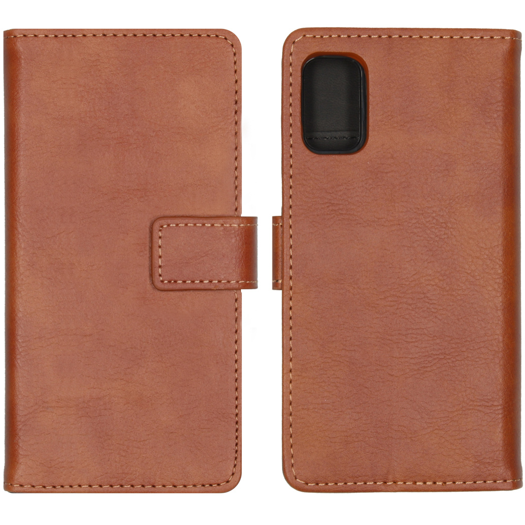 Étui de téléphone en cuir marron avec fermeture magnétique et découpe caméra.