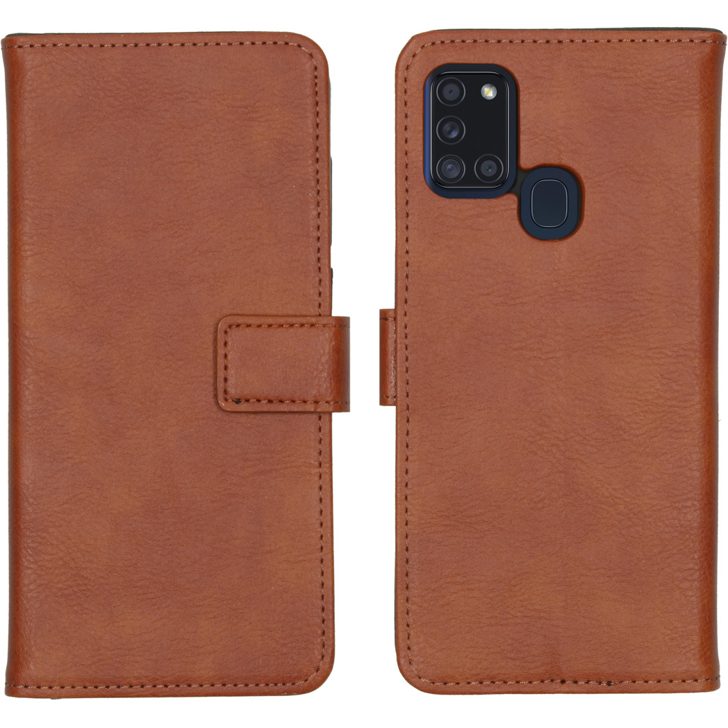 Étui de téléphone en cuir marron montrant l'appareil photo et le capteur.