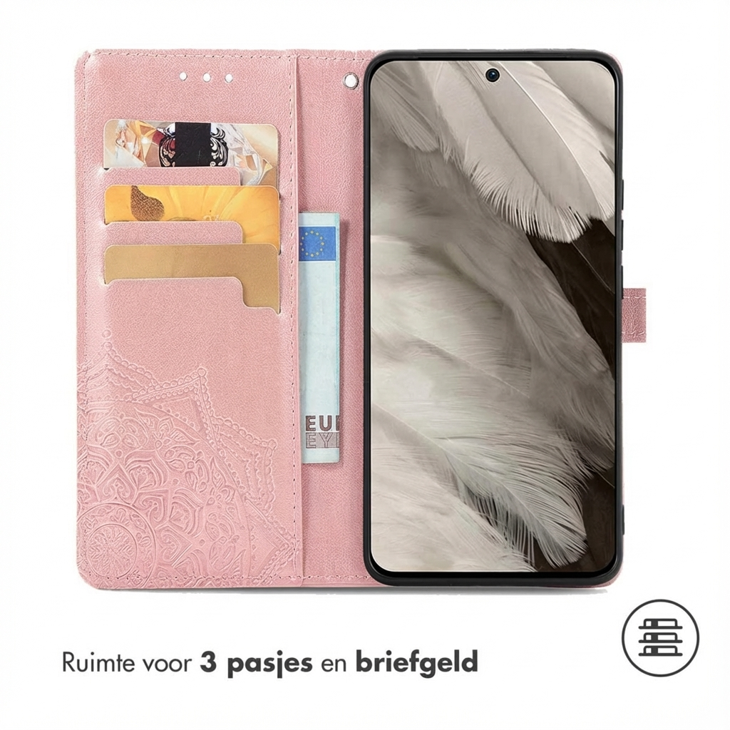 Roze telefoonhoes met kaartsleuven en geldvak. Scherm toont veren detail.