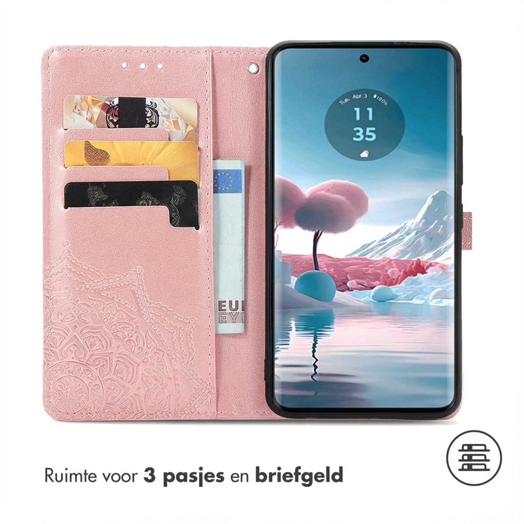 Étui de téléphone rose avec fentes pour cartes et compartiment pour billets à côté d'un smartphone.