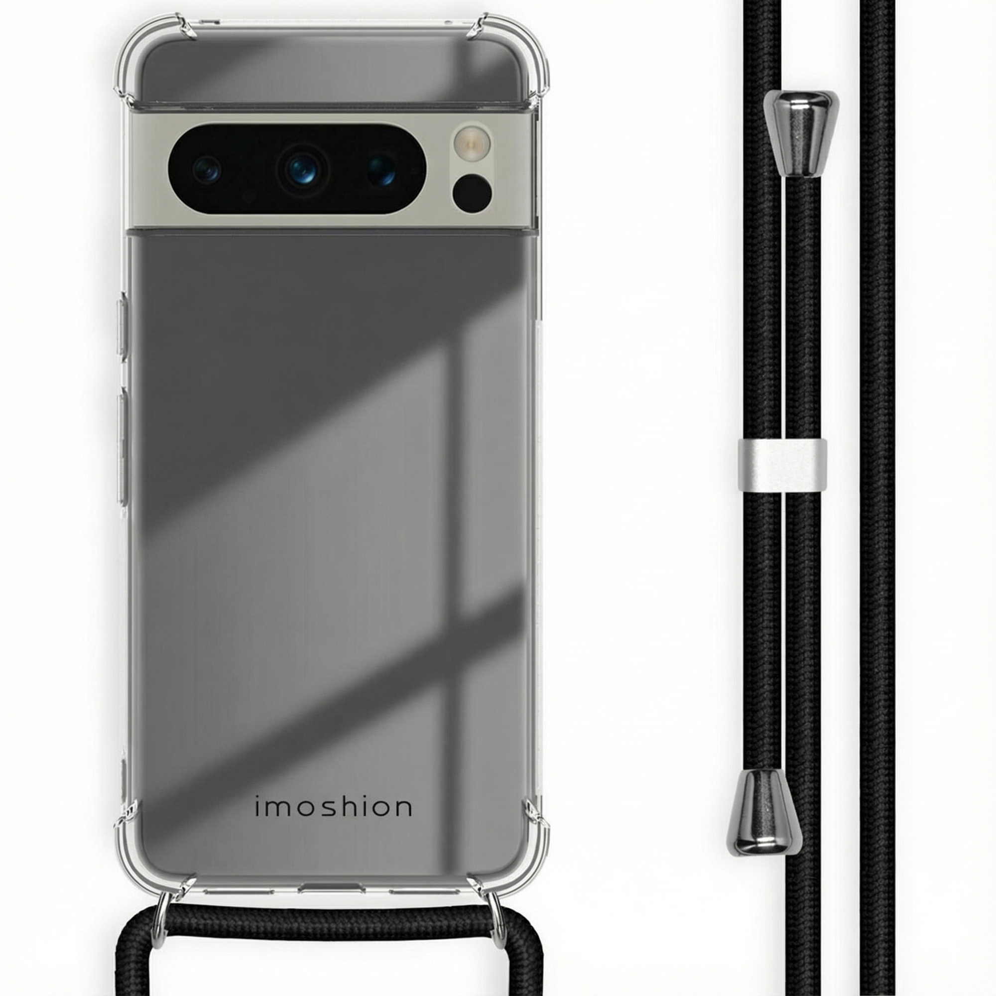 Une coque de téléphone transparente avec une lanière noire et des ferrures argentées.