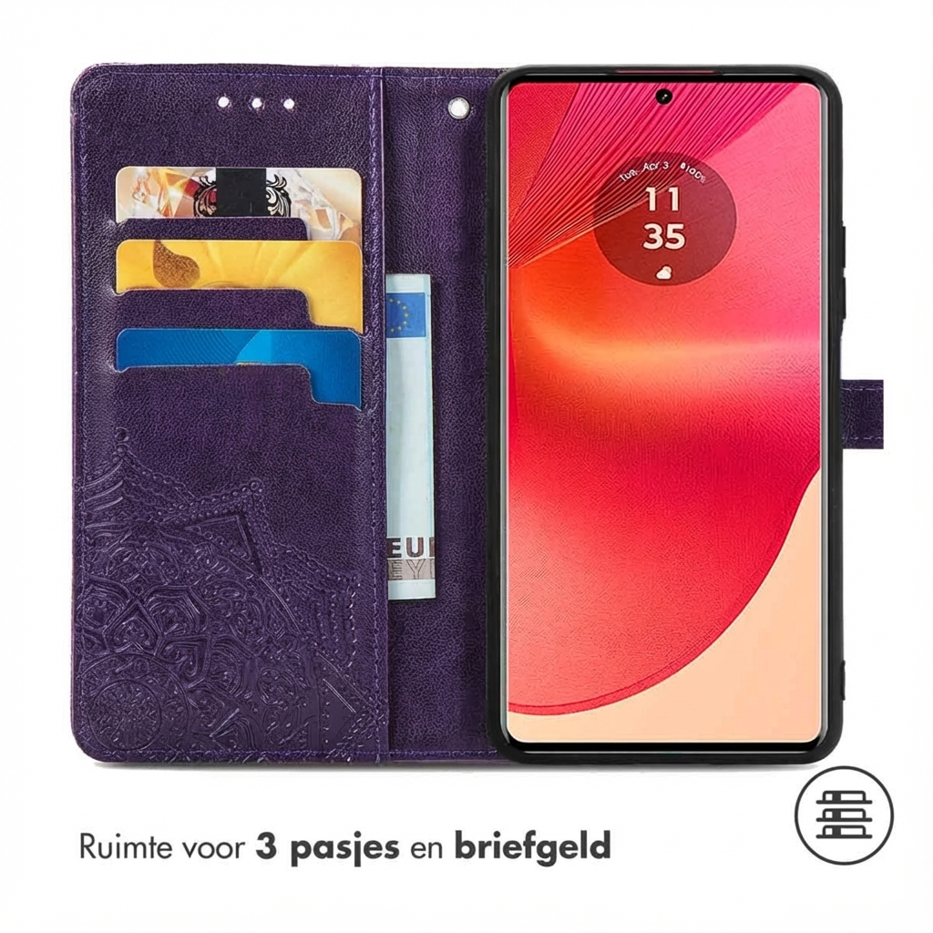 Paarse telefoonhoes met kaarthouders en bankbiljet. Open toont hij een smartphone.