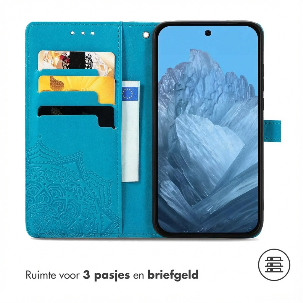 Turquoise telefoonhoes met kaartsleuven en mandala-ontwerp. Een telefoon is geplaatst.