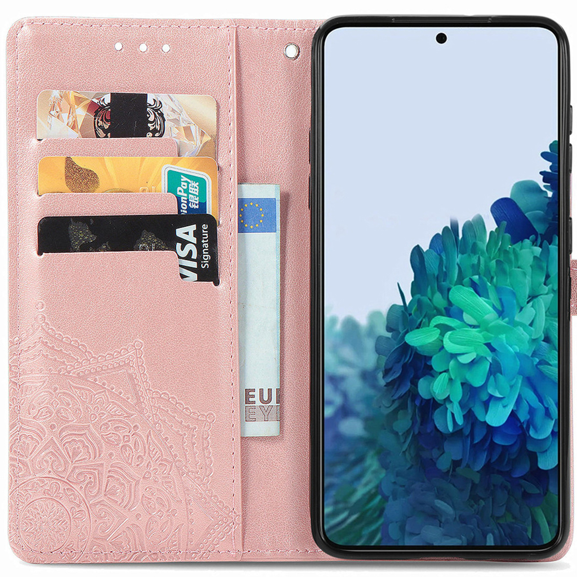 Roze telefoonkaarthouder met kaarten en biljetten, naast een smartphone.