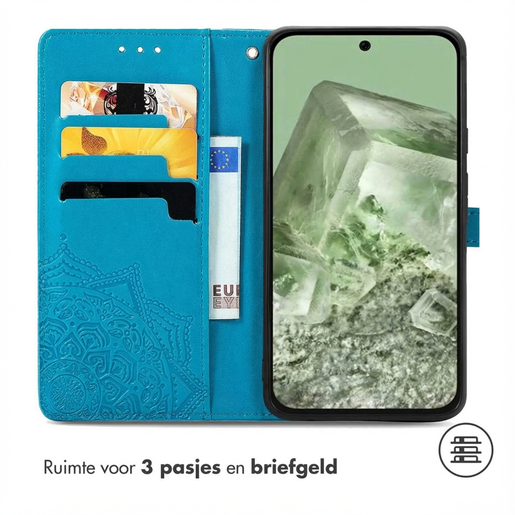 Blauwe portemonnee-hoes met kaartsleuven, telefoonscherm toont groene kristallen.