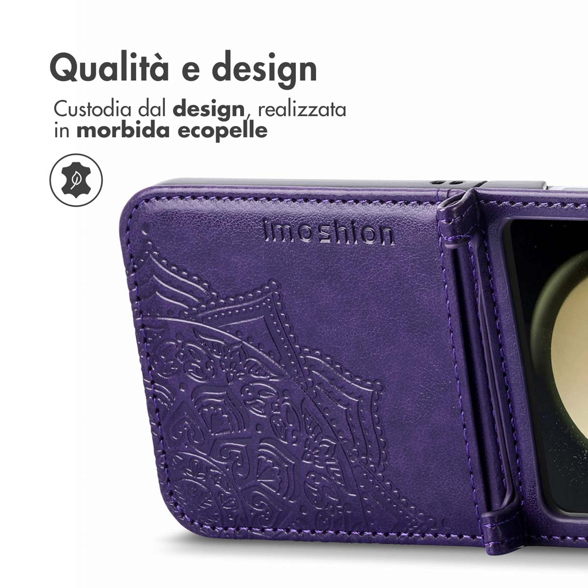 Étui de téléphone violet avec motif mandala en relief et logo.