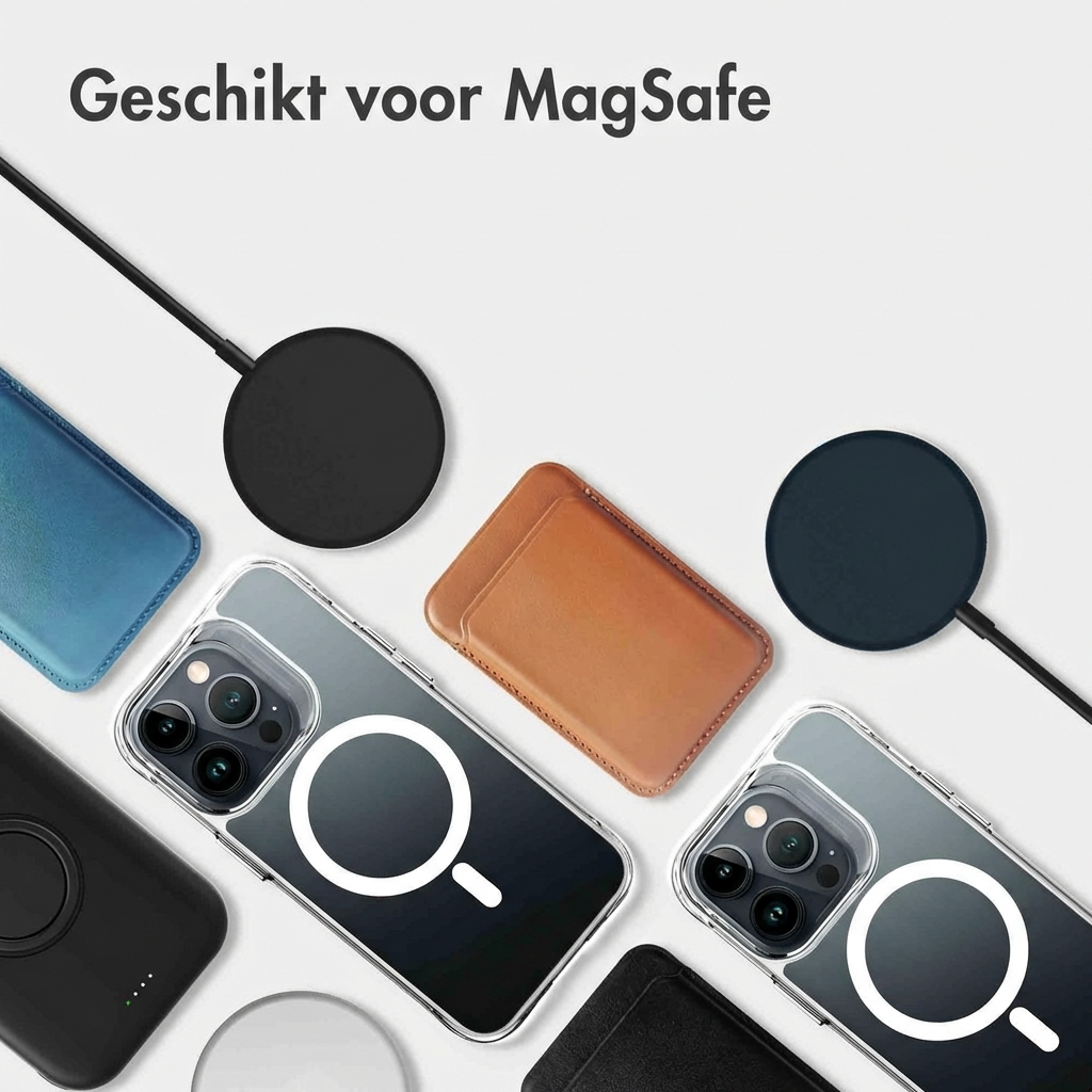 Sono disposti più custodie per iPhone, caricabatterie MagSafe e un portafoglio.