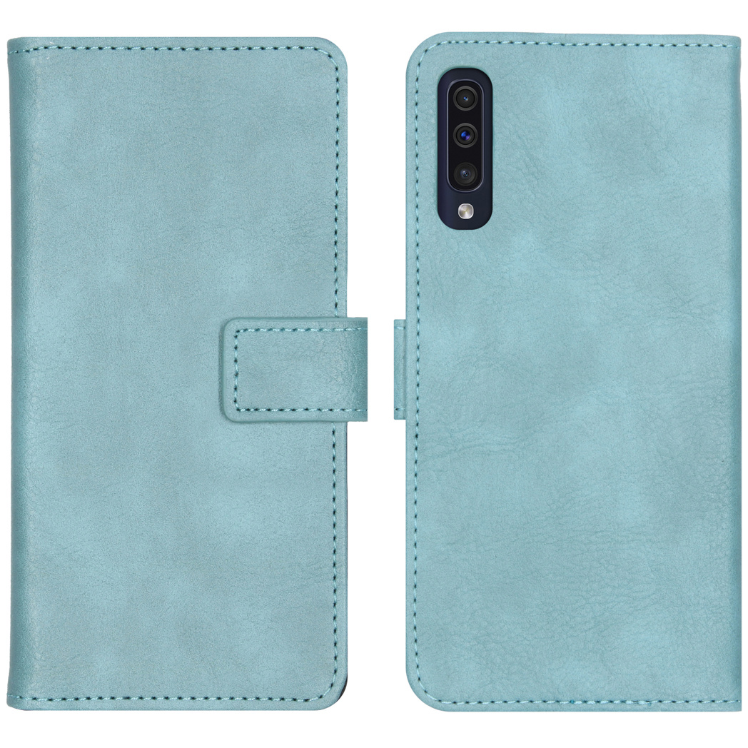 Étui de téléphone bleu clair avec fermeture magnétique et découpe caméra.