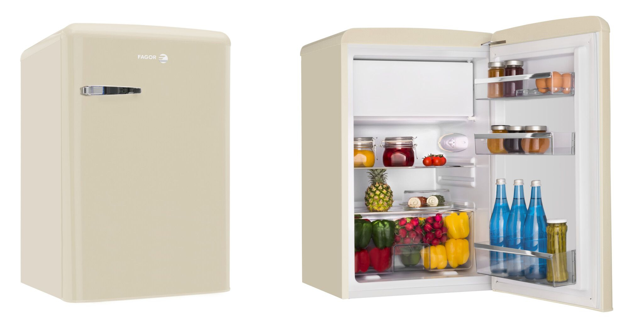 Un refrigerador abierto de color crema lleno de alimentos.