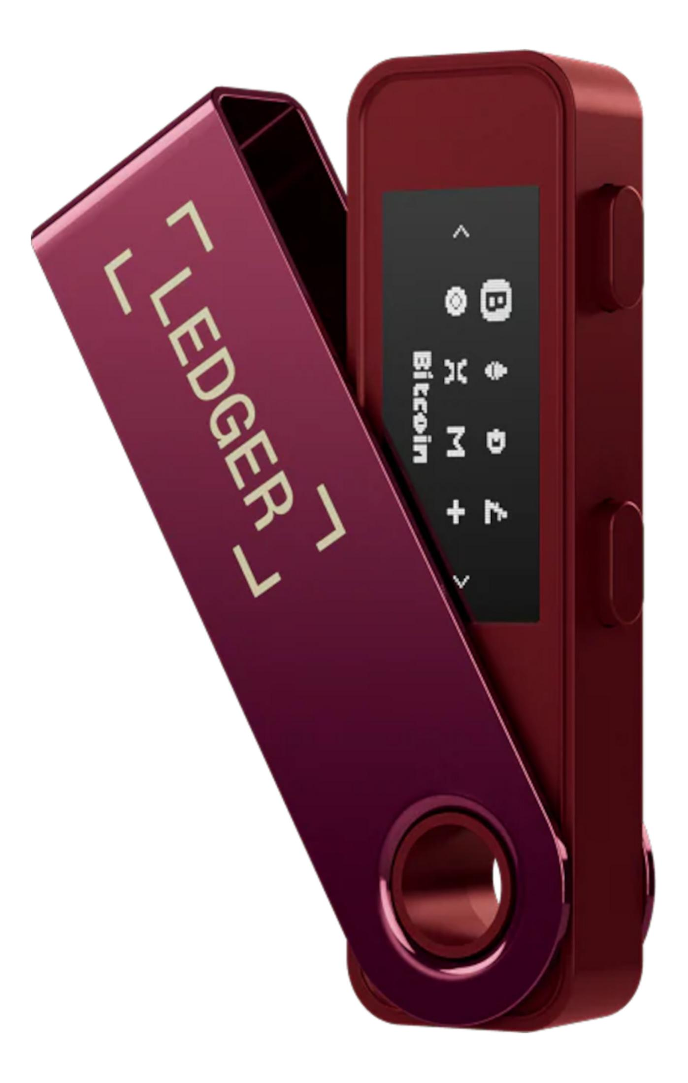 Een rode Ledger Nano S Plus met open behuizing, die Bitcoin toont.