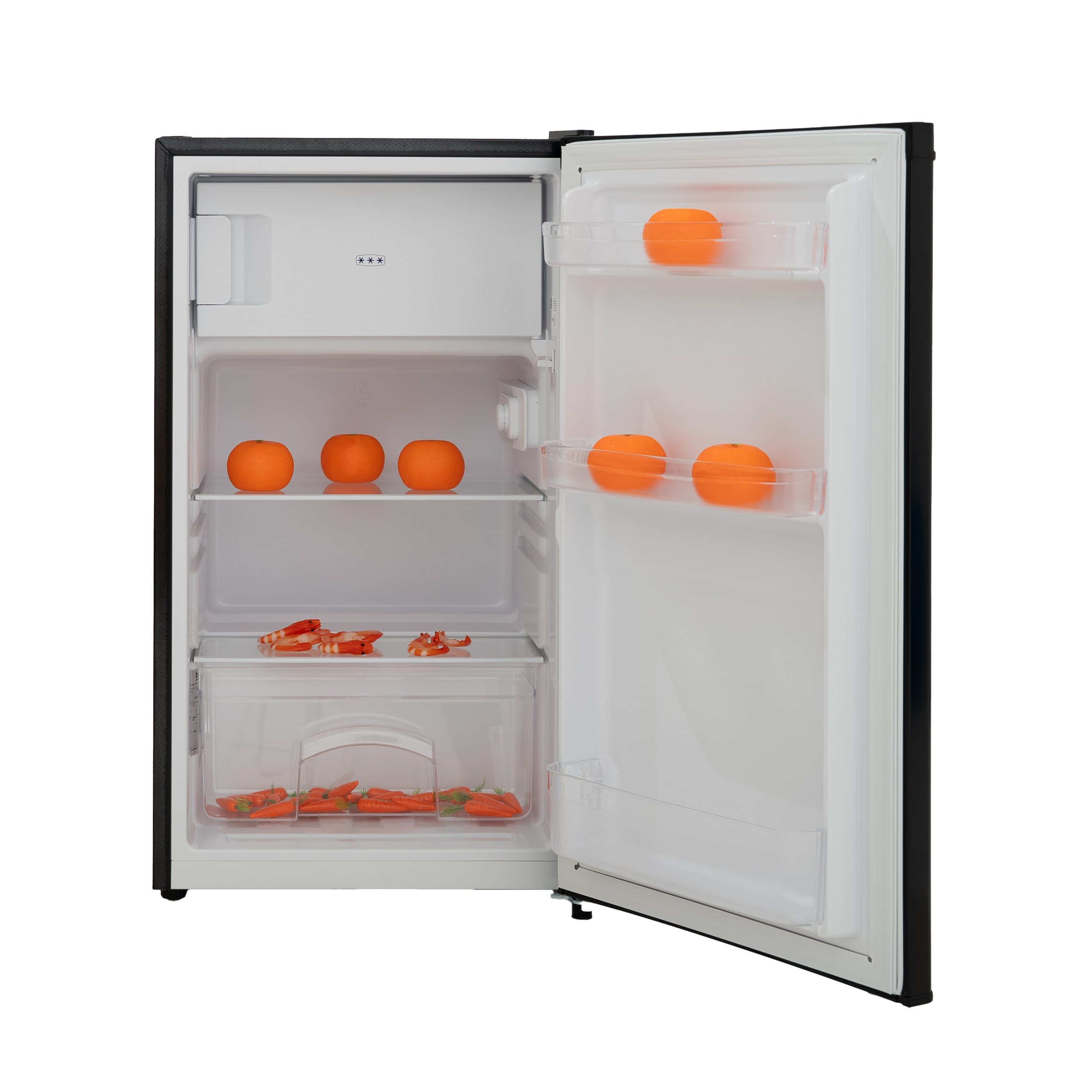 Un réfrigérateur ouvert avec des oranges, des crevettes et des carottes sur les étagères.