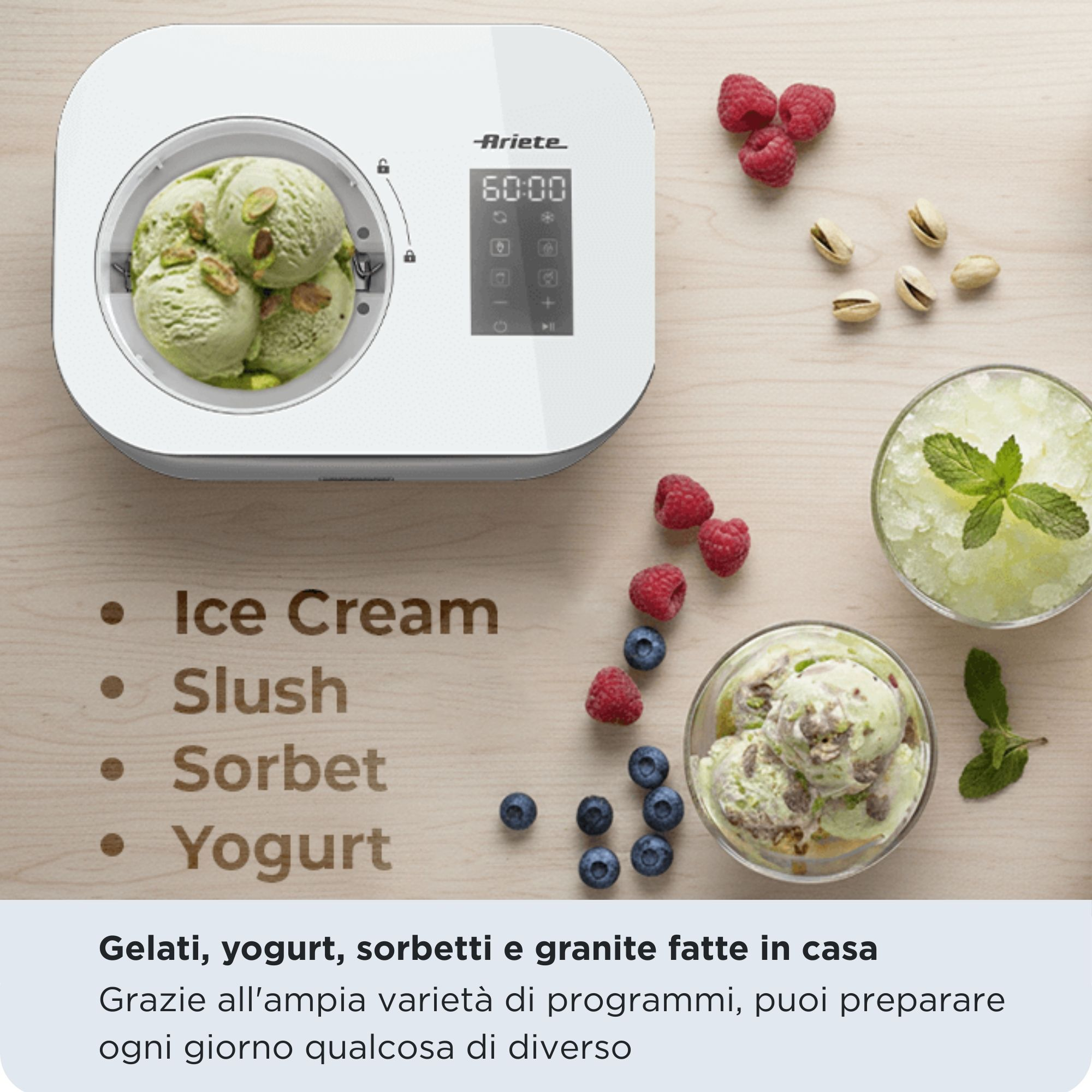 Eismaschine mit Eis, Beeren und Pistazien