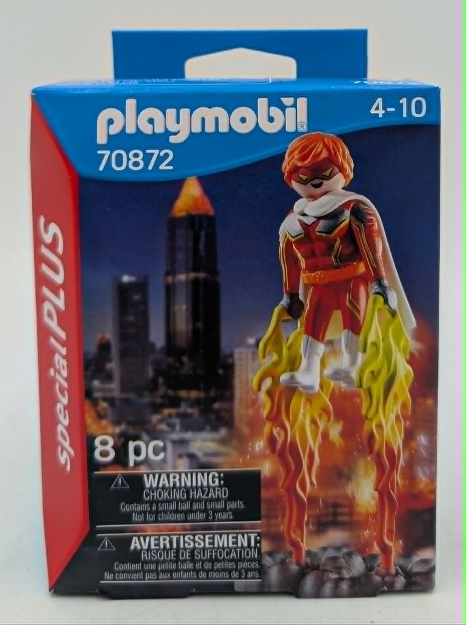 Pudełko Playmobil z figurką superbohatera lecącą na płomieniach.