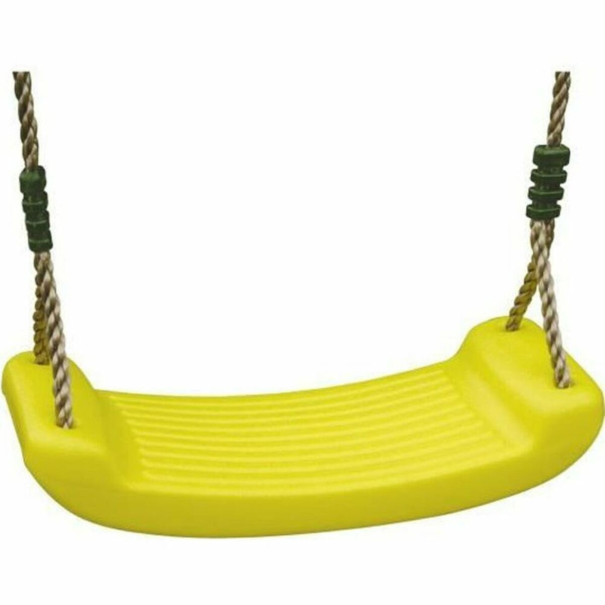 Un sedile per altalena giallo con corde pende su sfondo bianco.