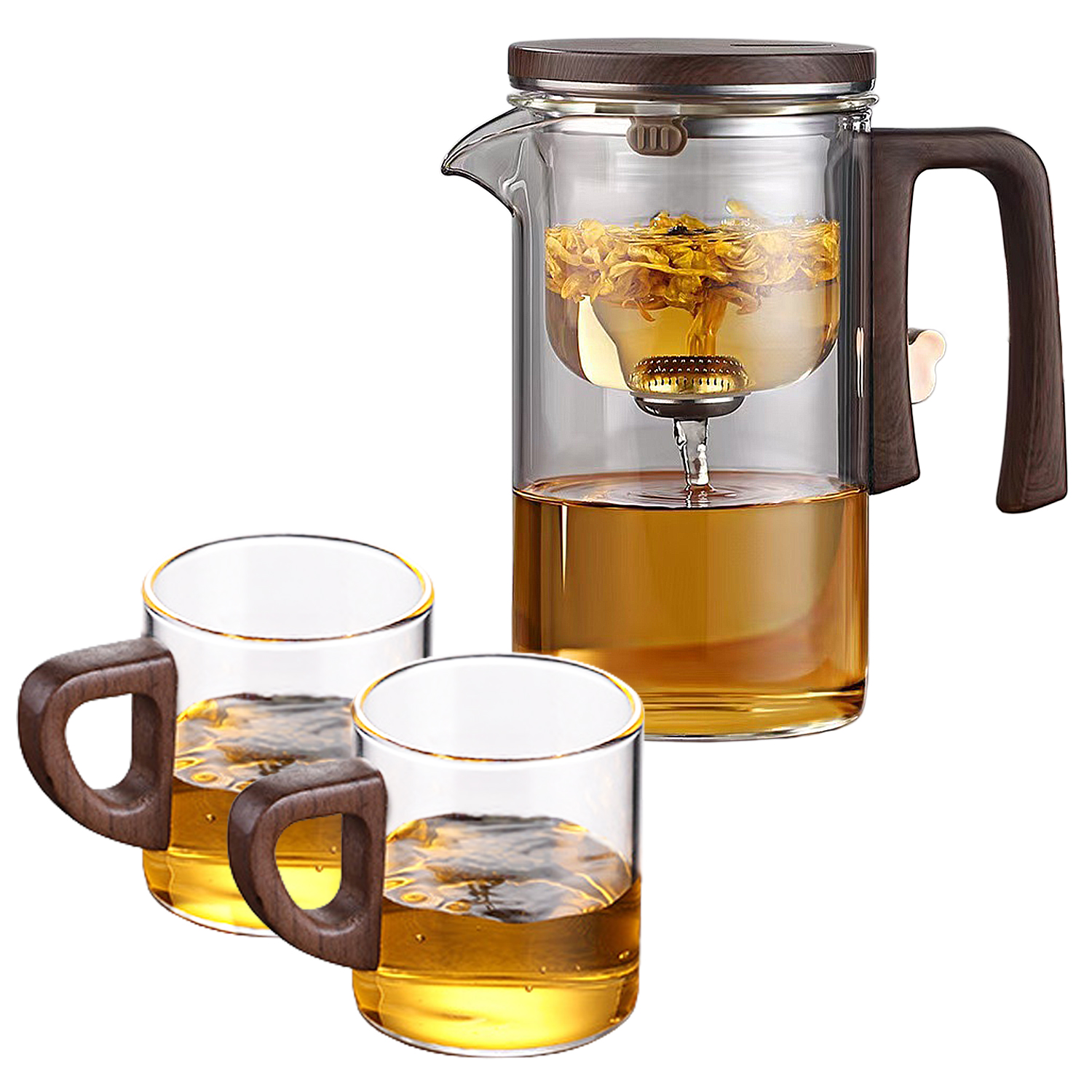 Tetera de cristal con asa de madera y dos vasos llenos de té.
