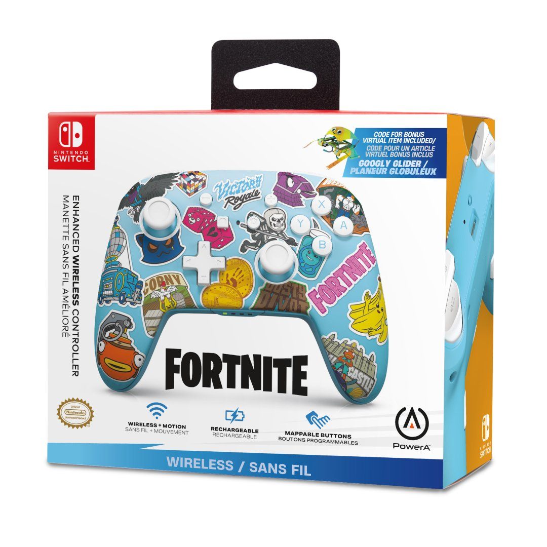 Jasnoniebieski kontroler Nintendo Switch Fortnite z różnymi postaciami i logotypami.
