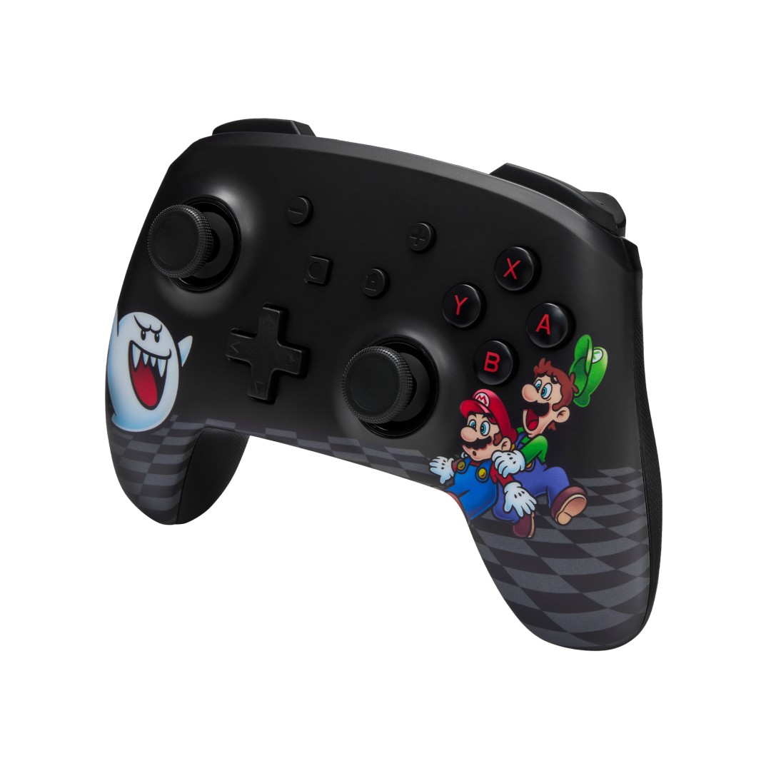Schwarzer Nintendo-Controller mit Mario, Luigi und Boo-Figuren und kariertem Muster.