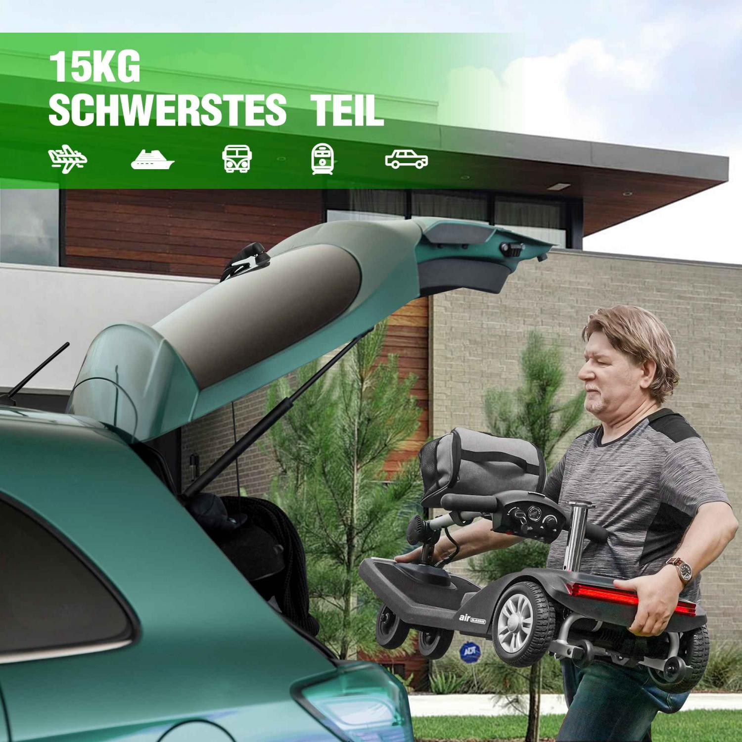Mann trägt einen faltbaren Elektroroller vor einem Auto mit offenem Kofferraum.
