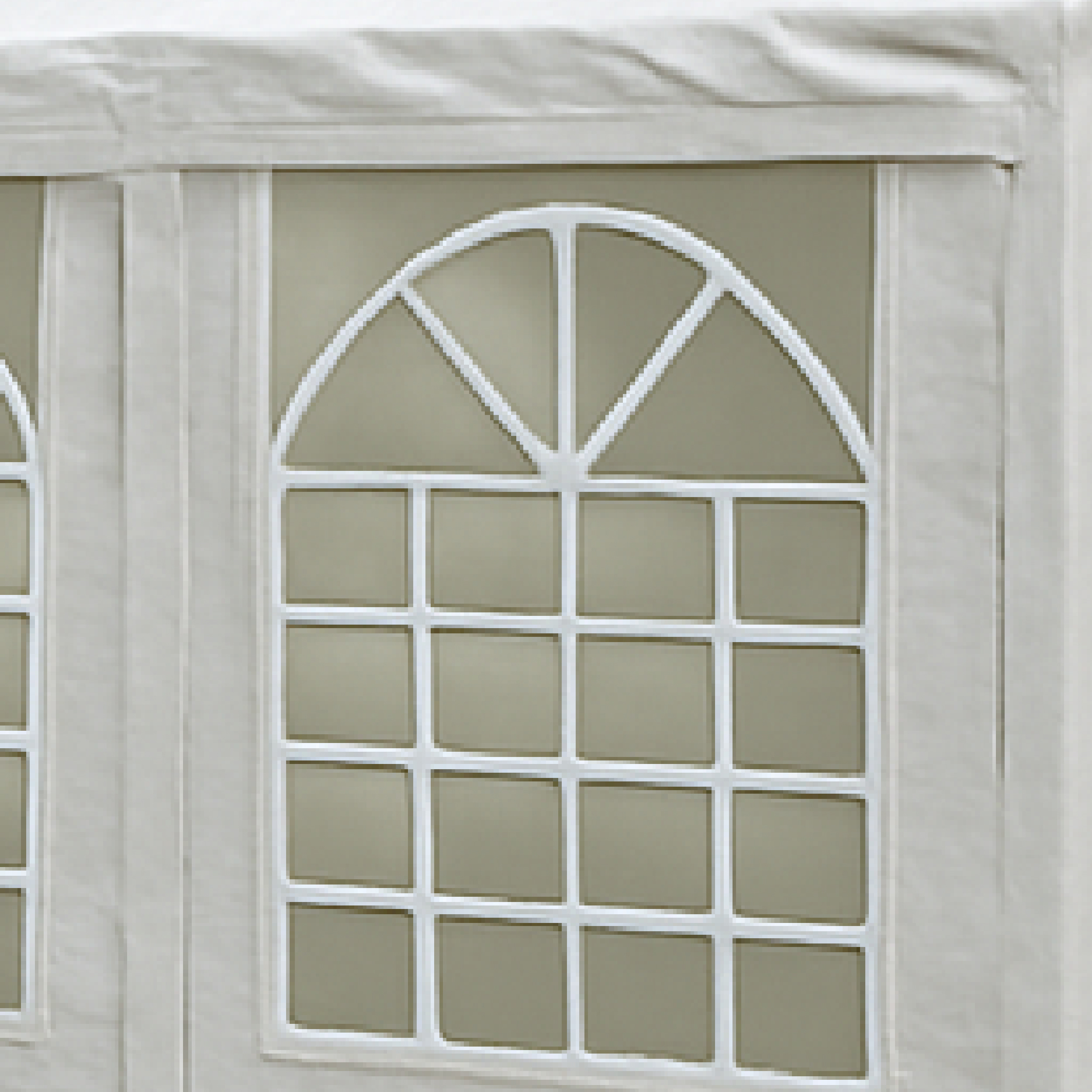 Ein weißer Rahmen teilt ein hellbraunes Fenster in mehrere Quadrate.