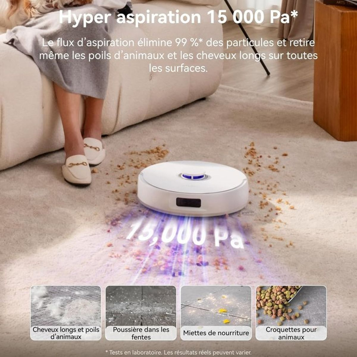 Un robot aspirador blanco limpia pelos de mascota y migas de una alfombra.
