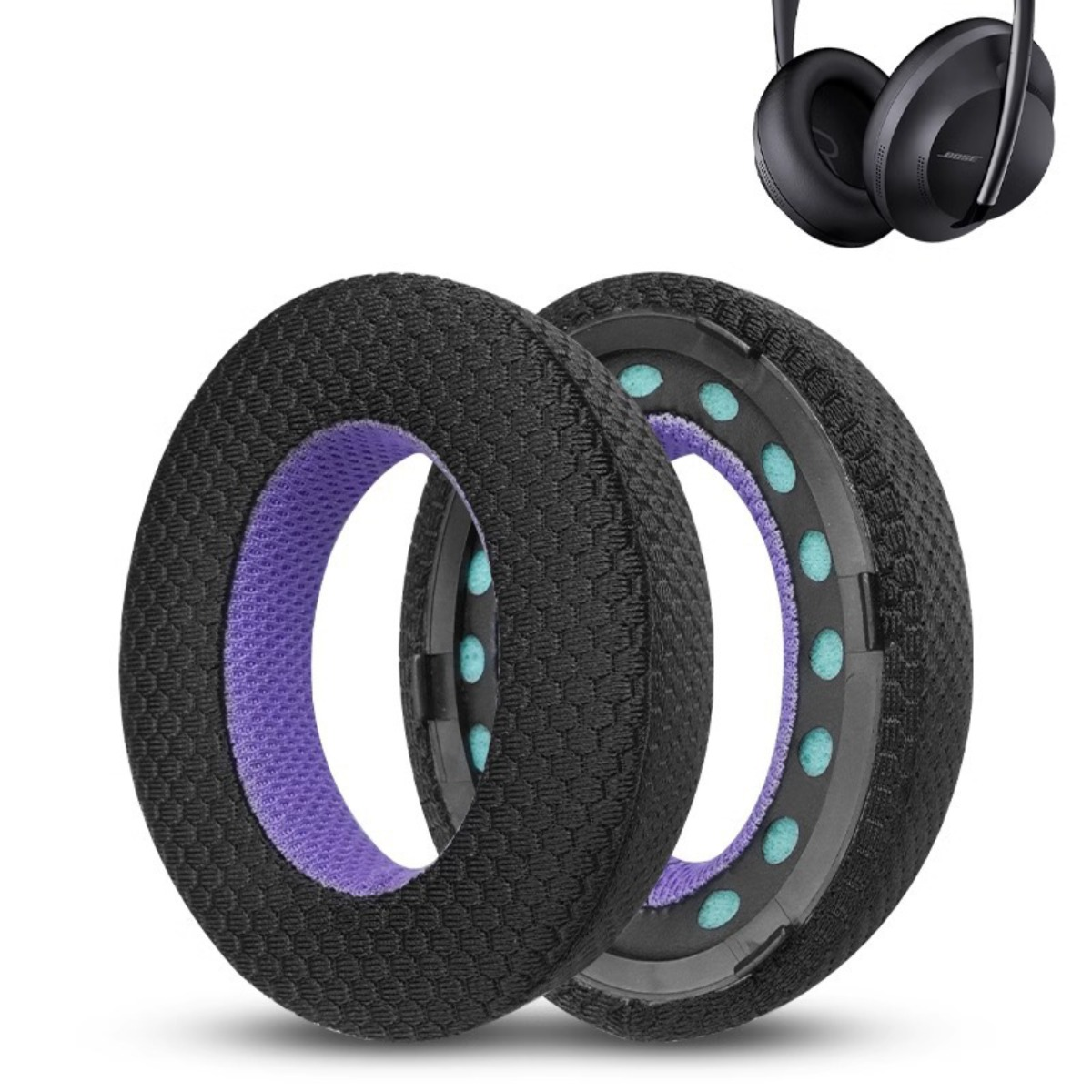 Due cuscinetti neri con fodera viola e accenti blu. Si vede un auricolare nero.