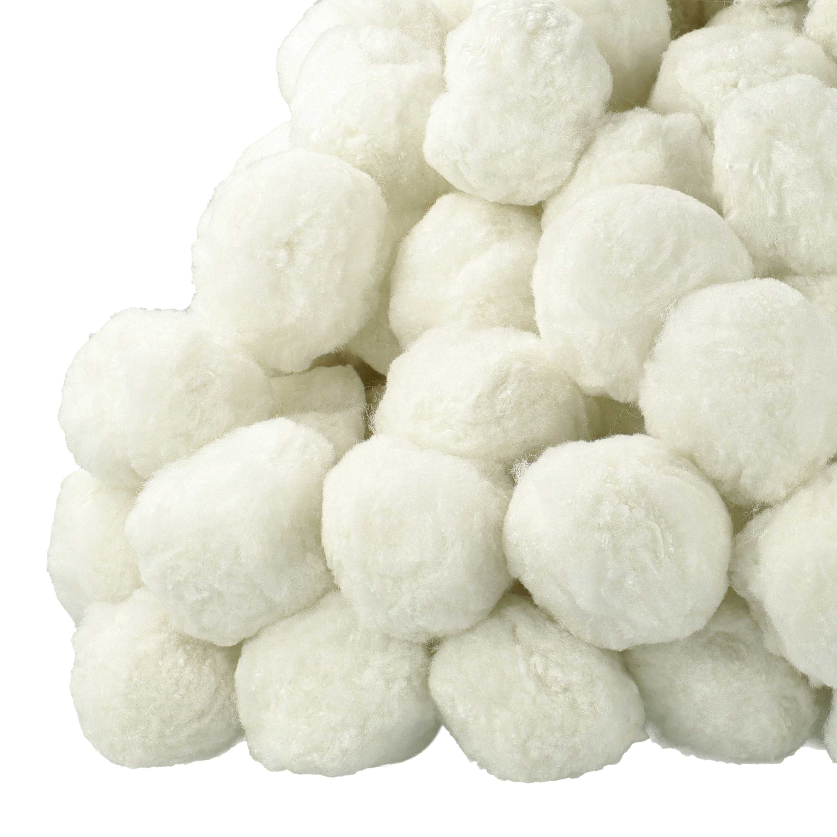 Viele kleine, weiche, weiße Pompons liegen dicht beieinander.