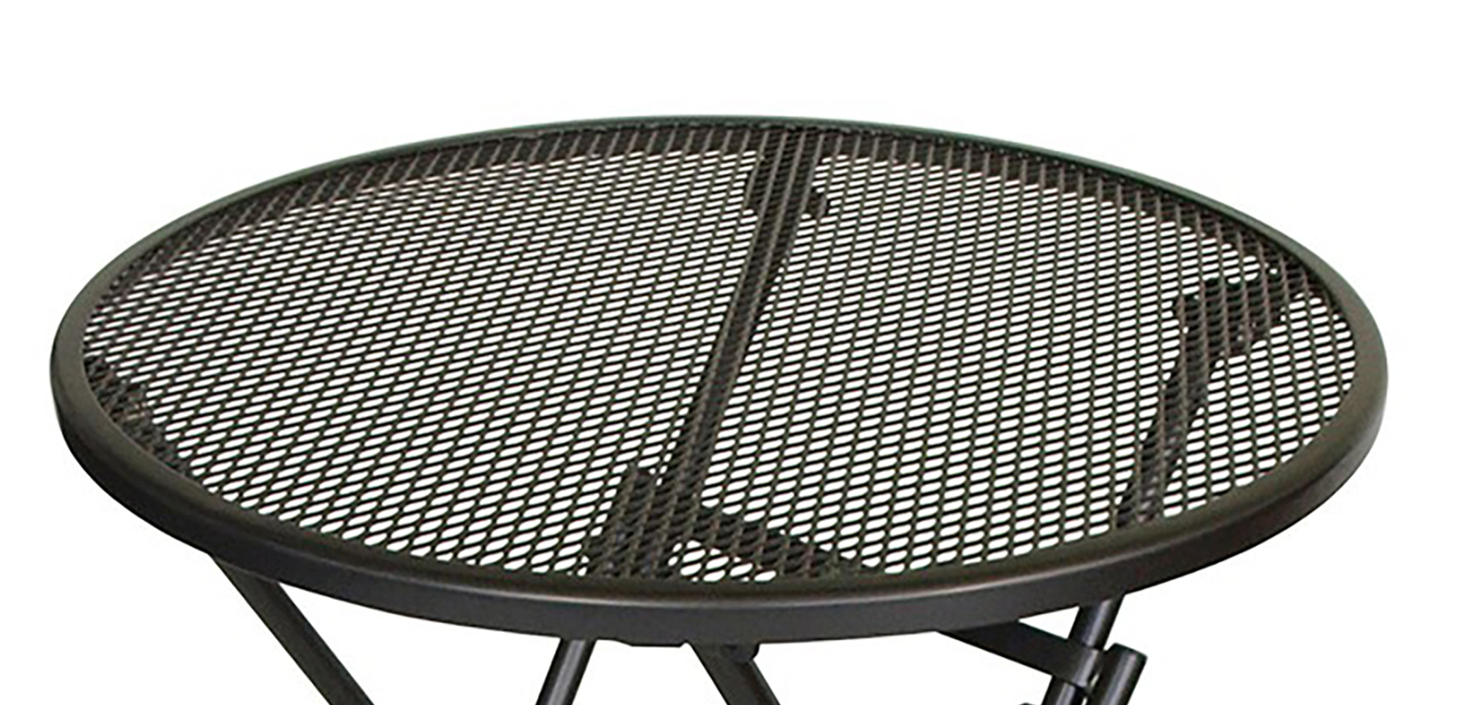 Ein runder, dunkler Metalltisch mit einem Gittermuster, auf weißem Hintergrund.