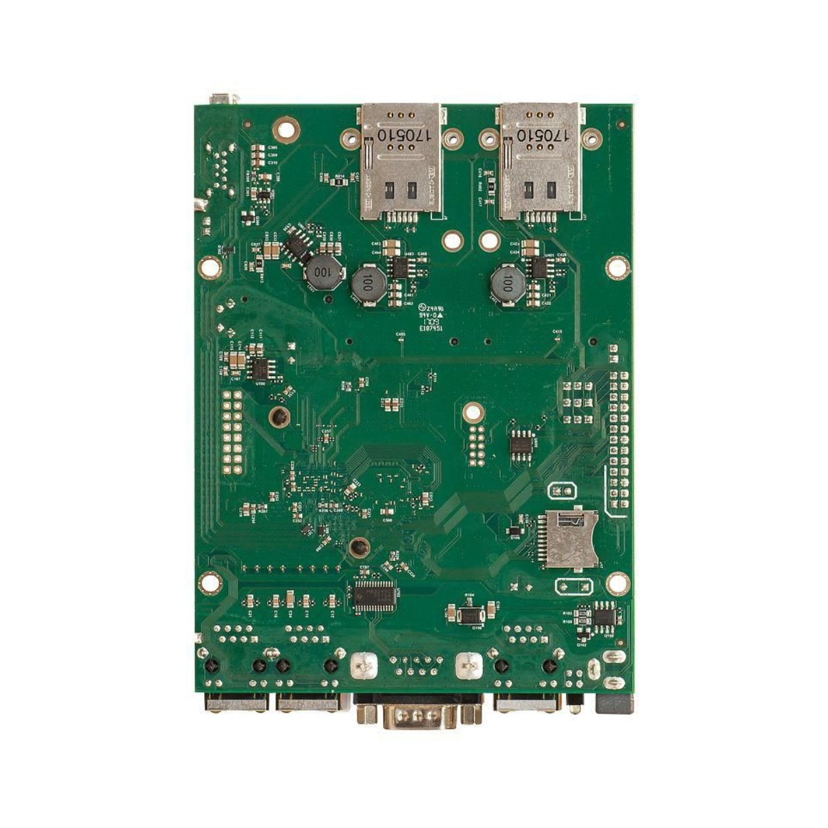 Una scheda verde con molti componenti elettronici, connettori e chip.
