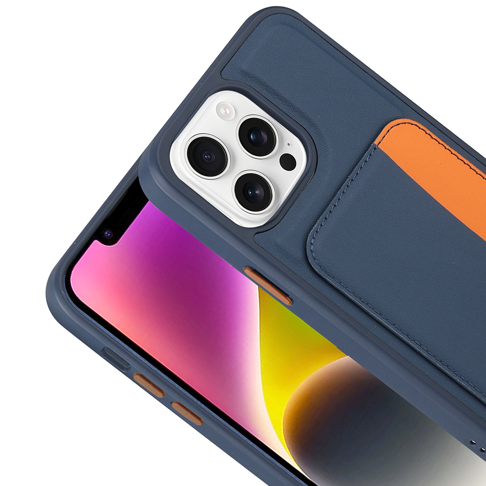 Turuncu kart yuvalı ve üç kamera lensli lacivert telefon kılıfı.