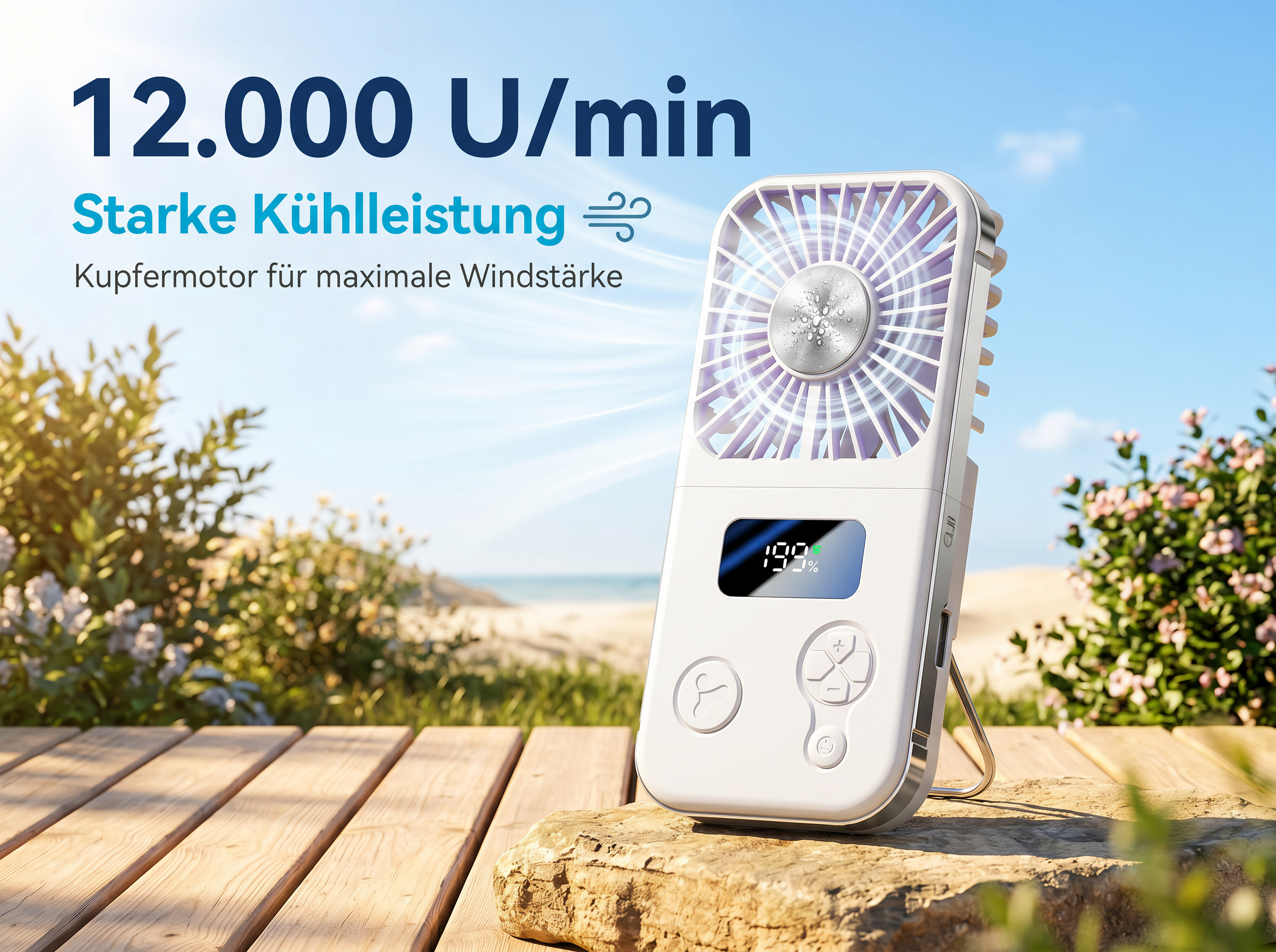 Ein weißer Ventilator steht auf einem Stein vor einem Strand. 12.000 U/min.