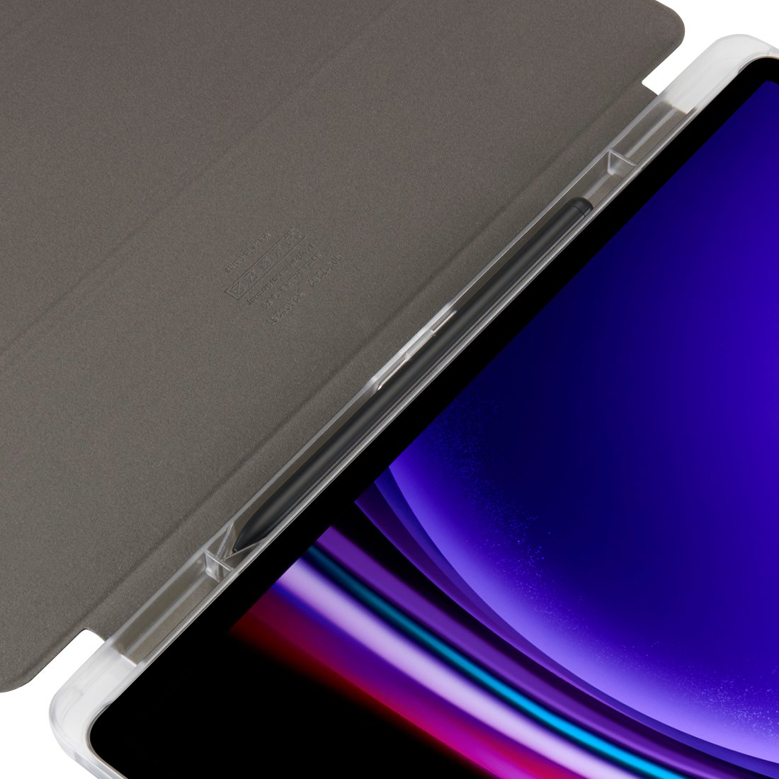 Tablet z szarym rysikiem w przezroczystym etui, z fioletową tapetą.