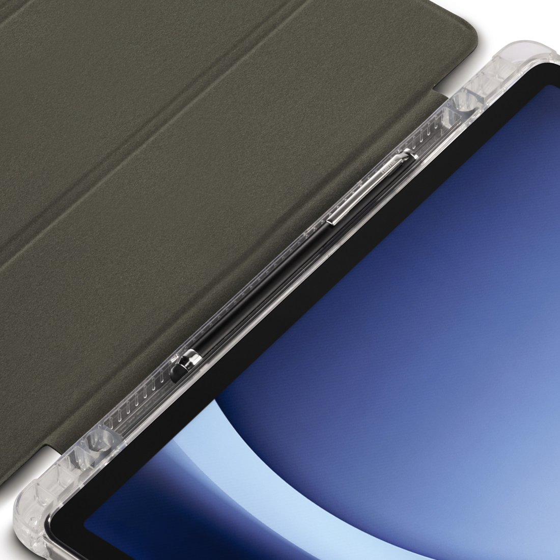Ciemnozielone etui na tablet zakrywa część tabletu z niebieskim ekranem i rysikiem.