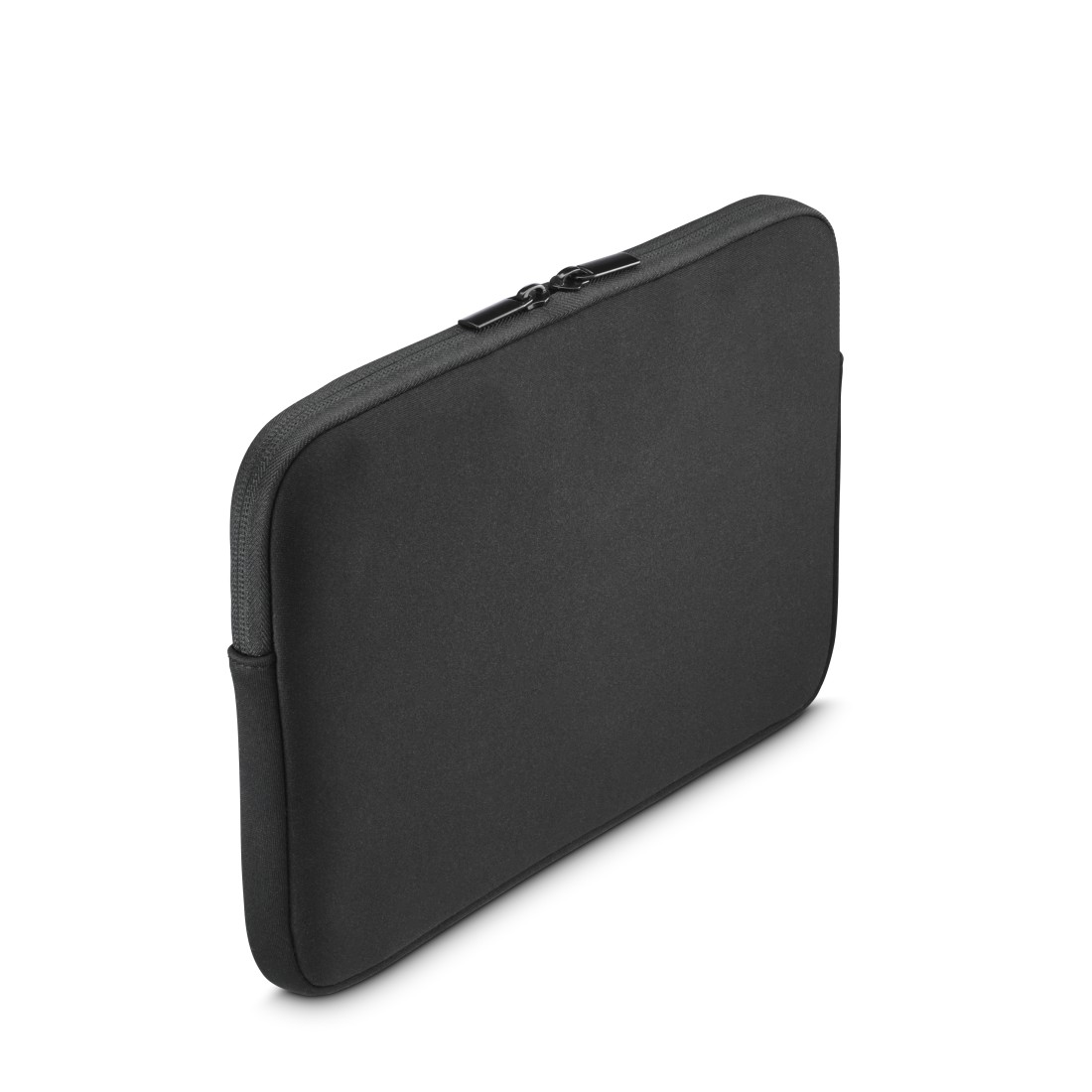 Czarna torba na laptopa z zamkiem błyskawicznym, na białym tle.