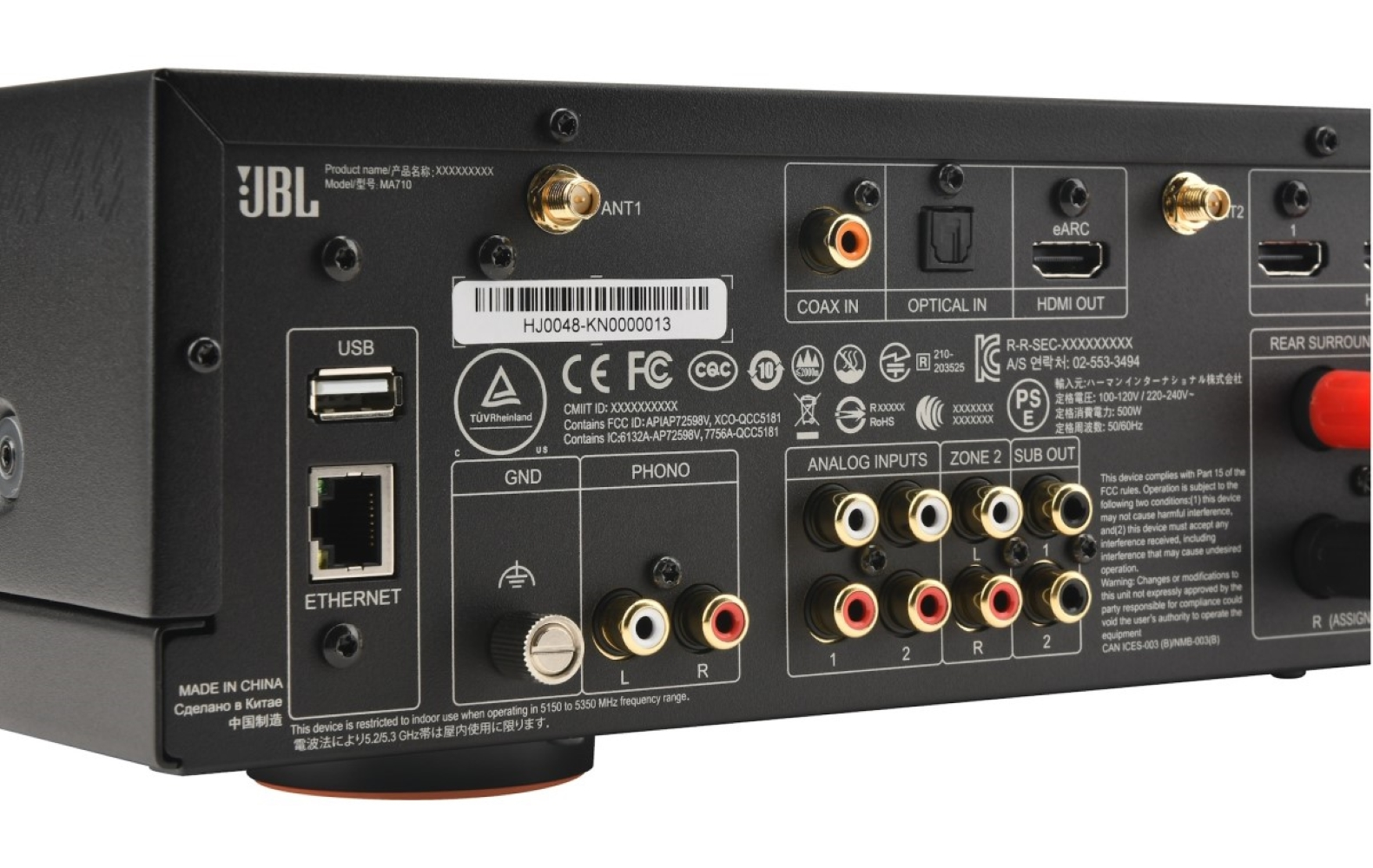 Tylny panel czarnego wzmacniacza audio JBL z różnymi portami, takimi jak USB, Ethernet, HDMI i wejścia analogowe.