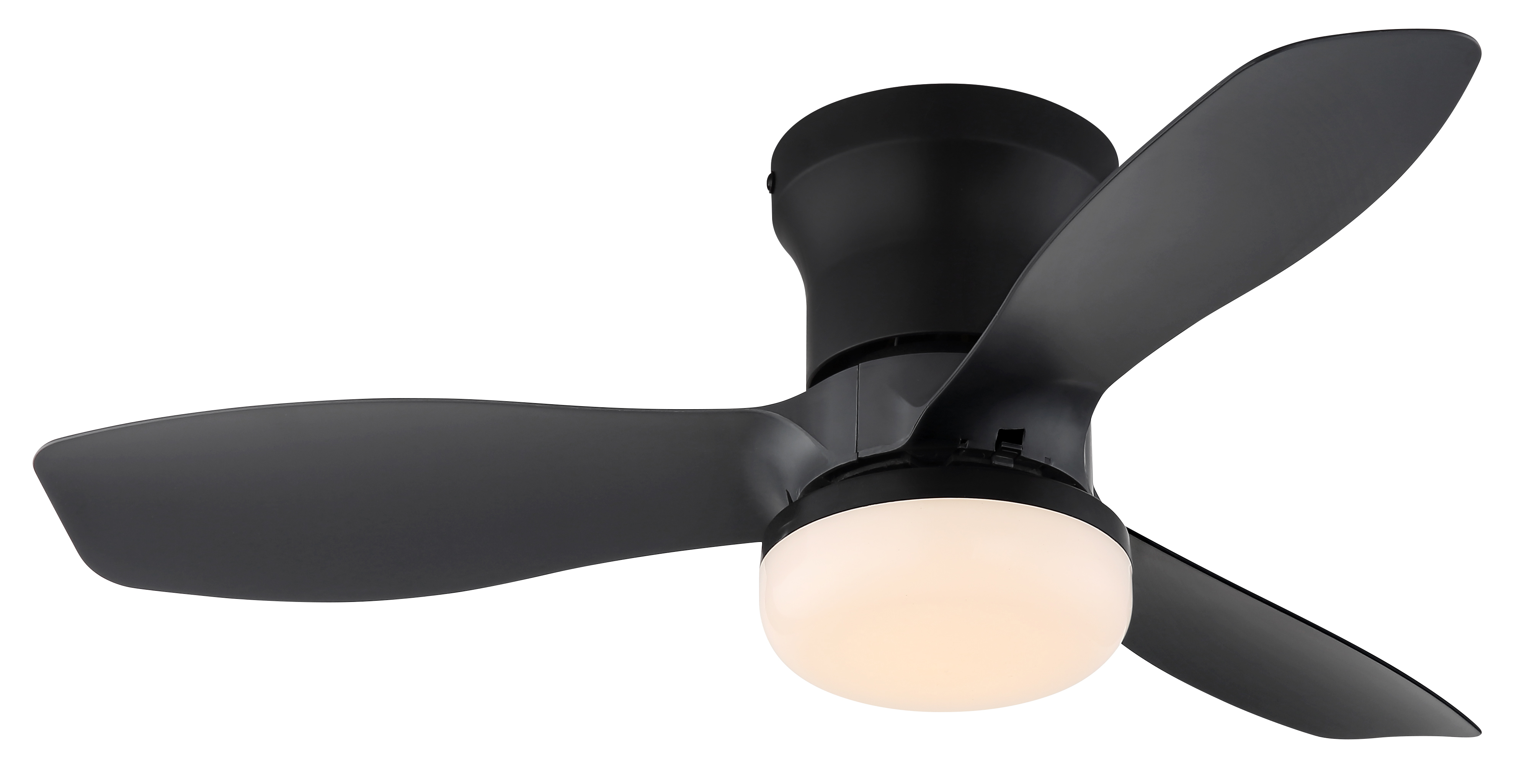 Schwarzer Deckenventilator mit drei Flügeln und integrierter Leuchte.