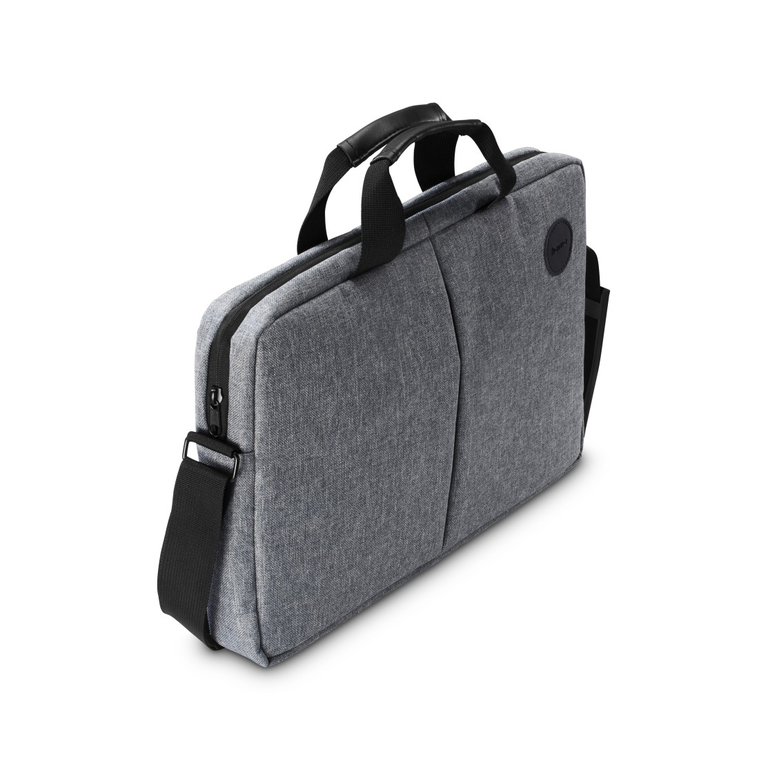 Graue Laptoptasche mit schwarzen Griffen und Schultergurt. Weiße Hintergrundansicht.