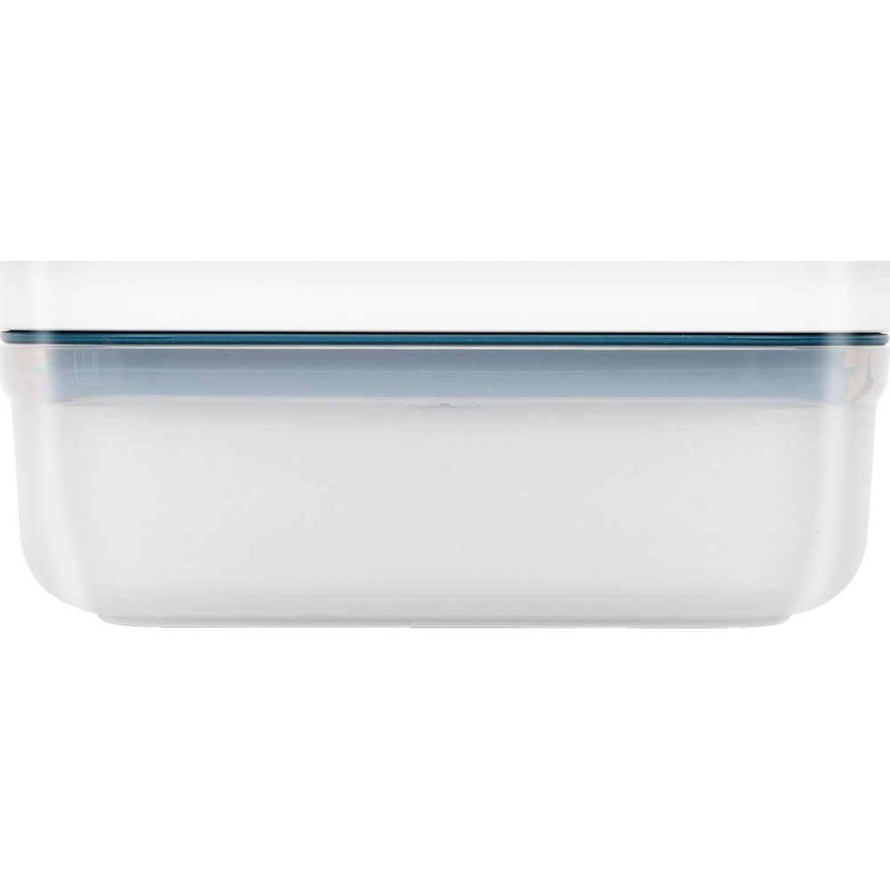 Un contenitore rettangolare bianco con bordo blu e coperchio traslucido.