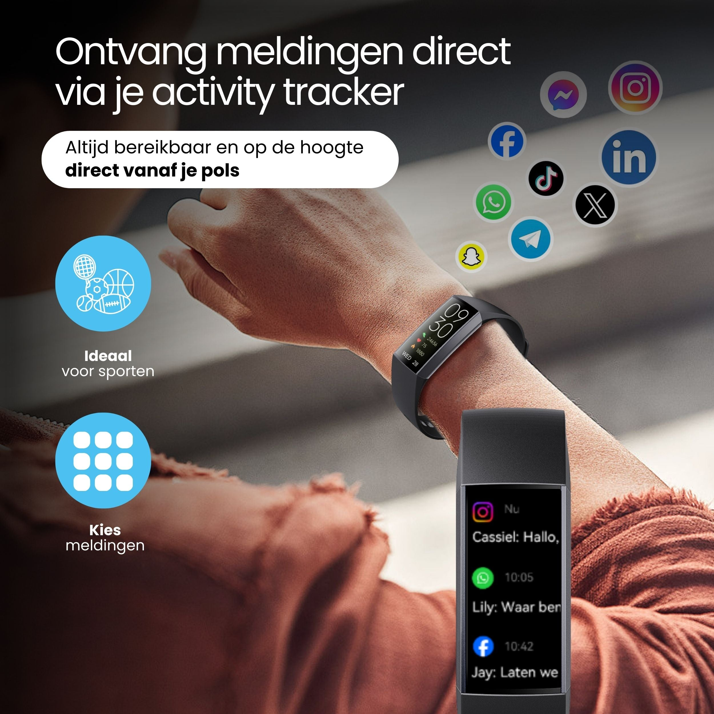 Een pols met een activity tracker die social media meldingen toont. Iconen bovenin.