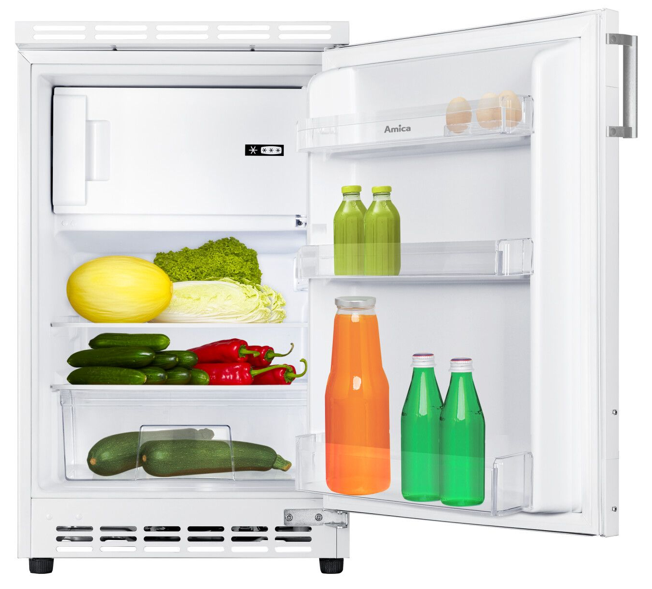 Offener Kühlschrank mit Obst, Gemüse, Eiern und Getränken.