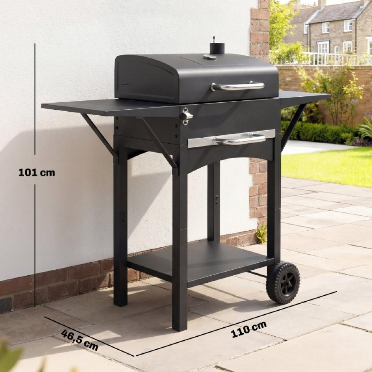 Schwarzer Grill auf Rädern, 101cm hoch, 46,5cm tief, 110cm breit.