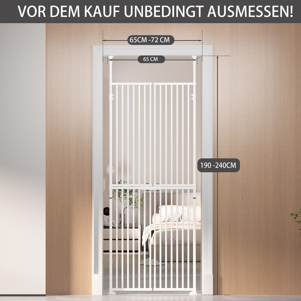 Ein weißes Gittertor ist in einer Türöffnung installiert. Maße sind angegeben.