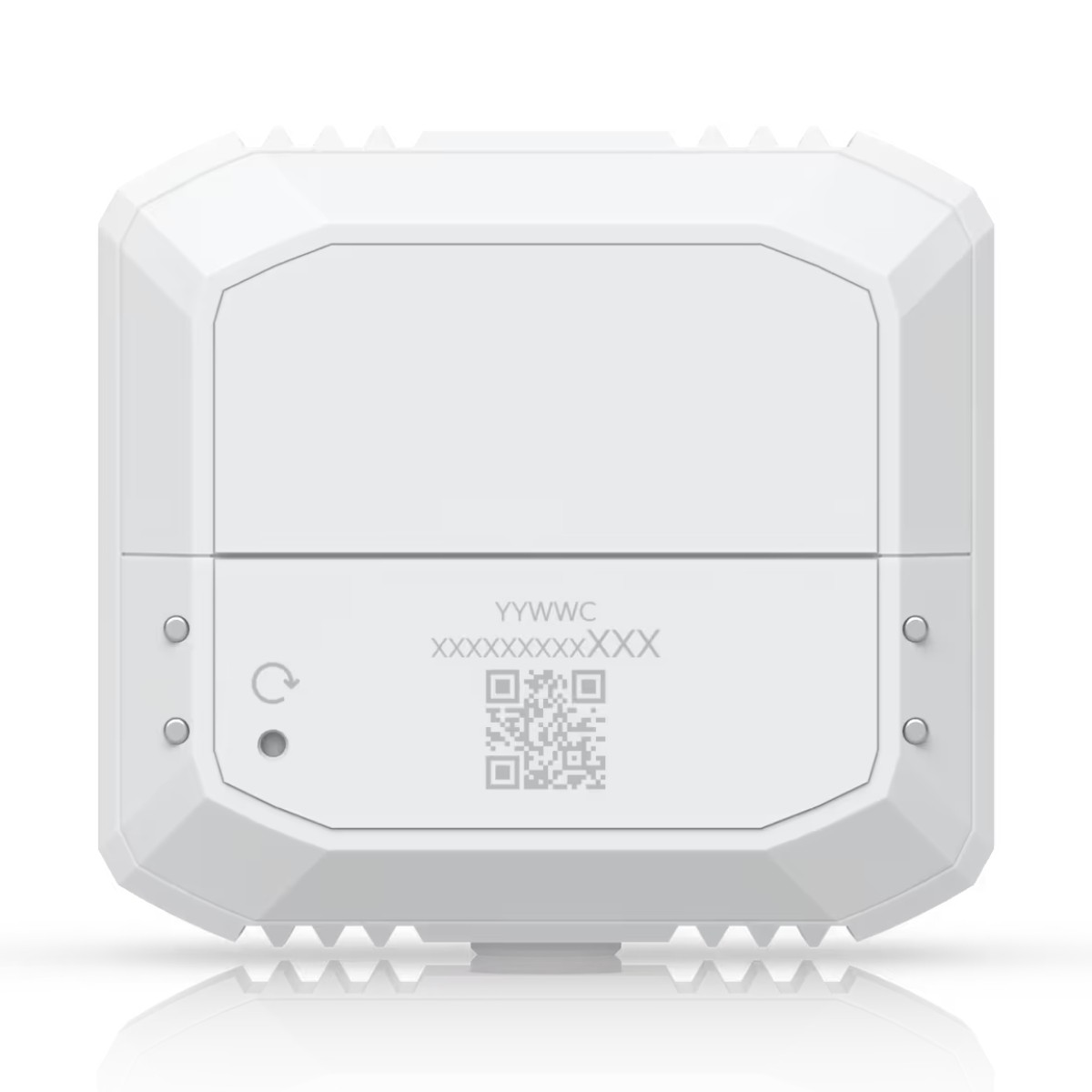 Ein weißes, eckiges Gerät mit einem QR-Code und Textgravuren.