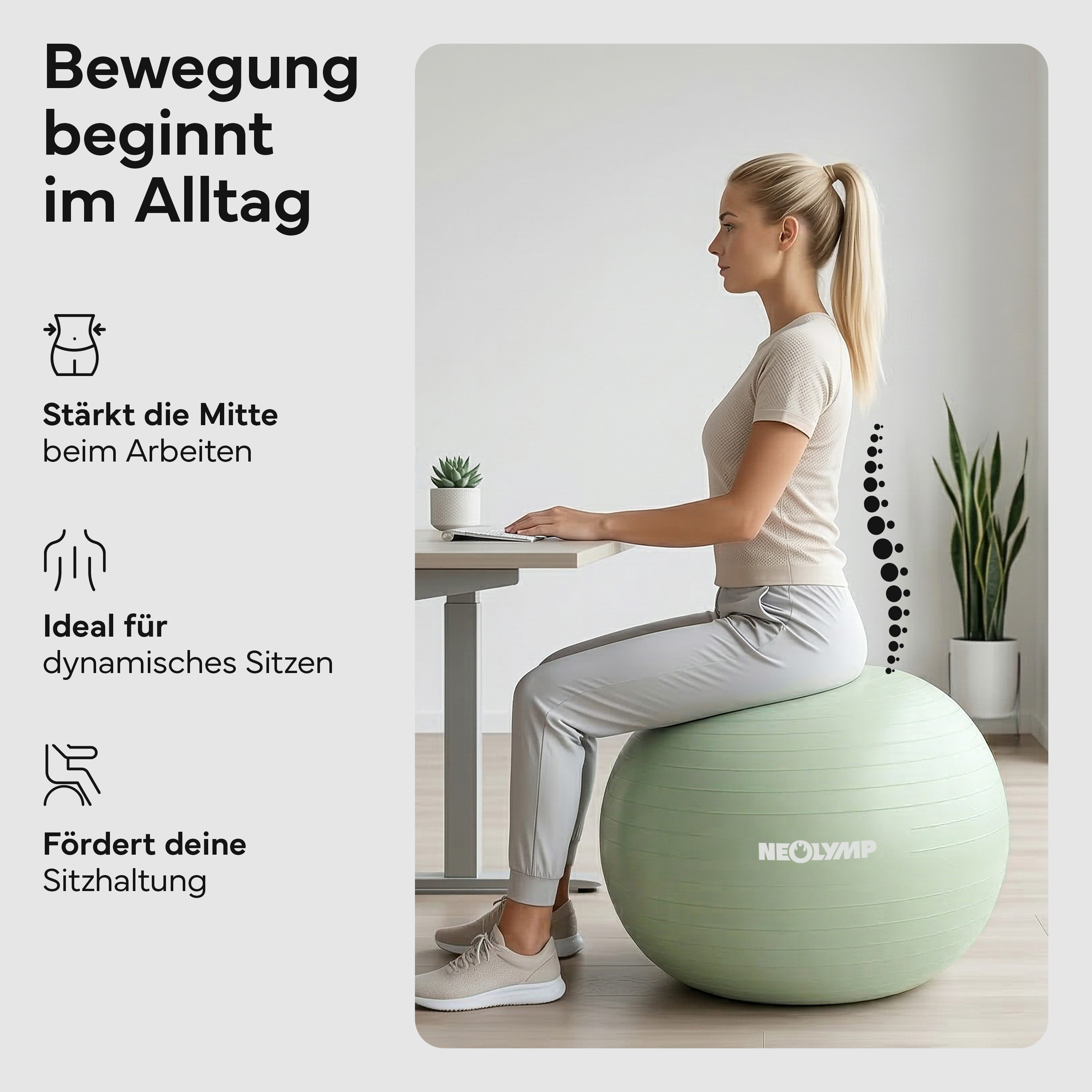 Frau sitzt auf einem mintgrünen Gymnastikball an einem Schreibtisch.