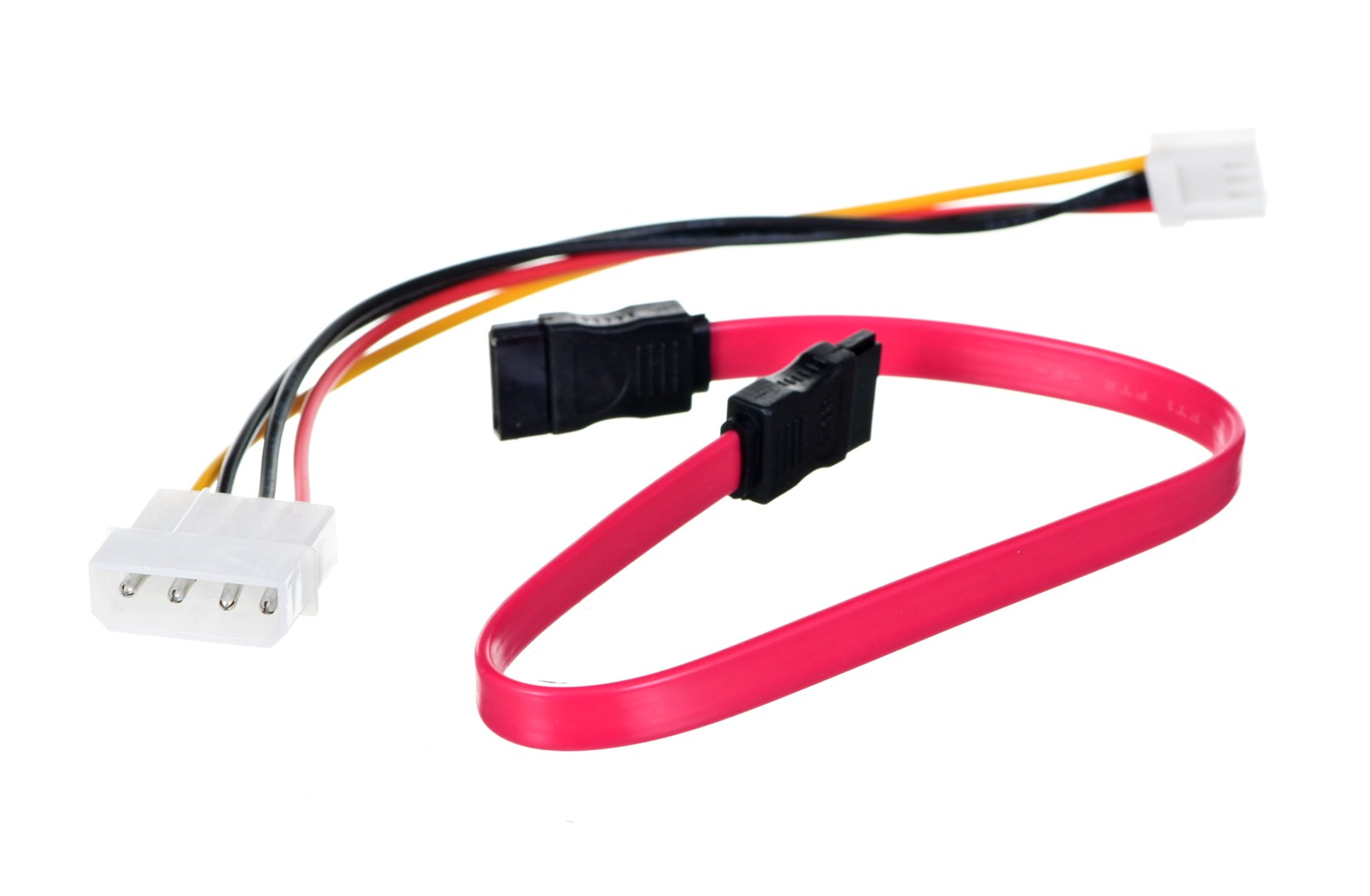 Un câble SATA rouge avec adaptateur d'alimentation et connecteurs noirs sur fond blanc.